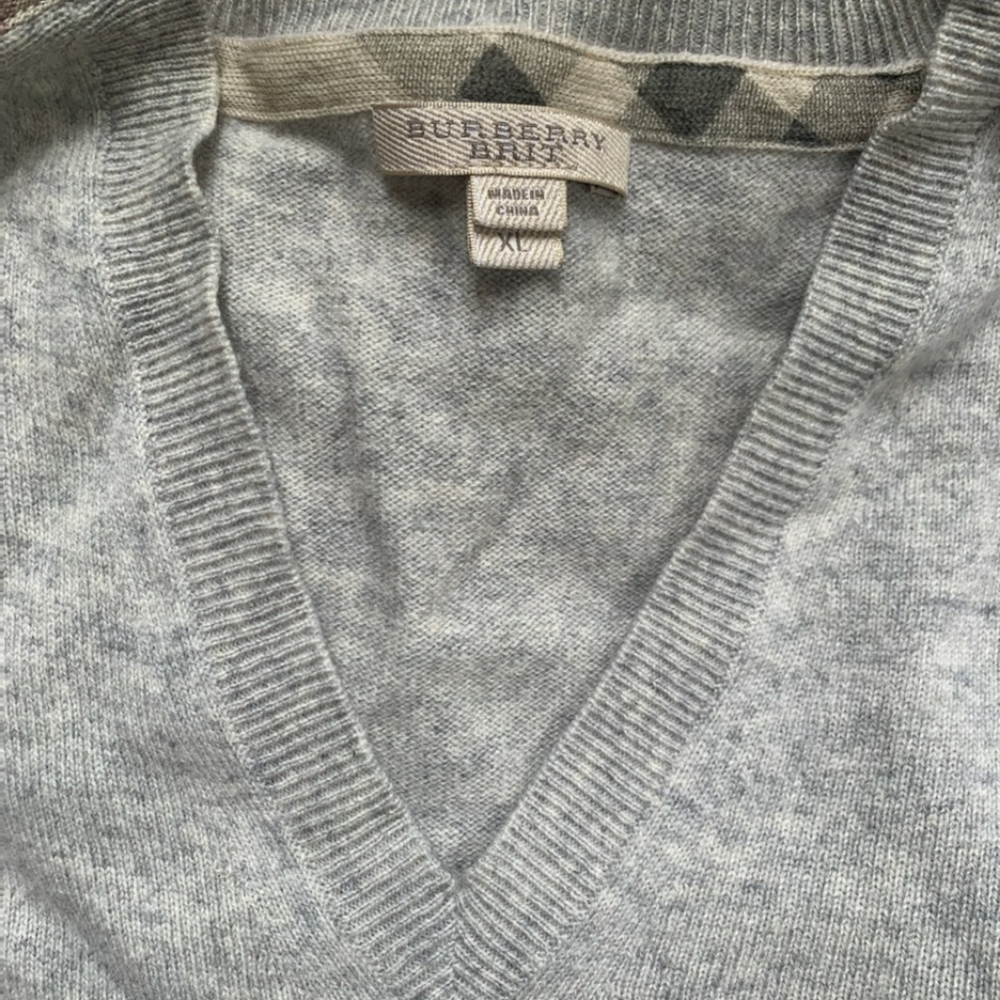 Burberry Men's Cashmere v-neck sweater- XL - Picture 5 of 5